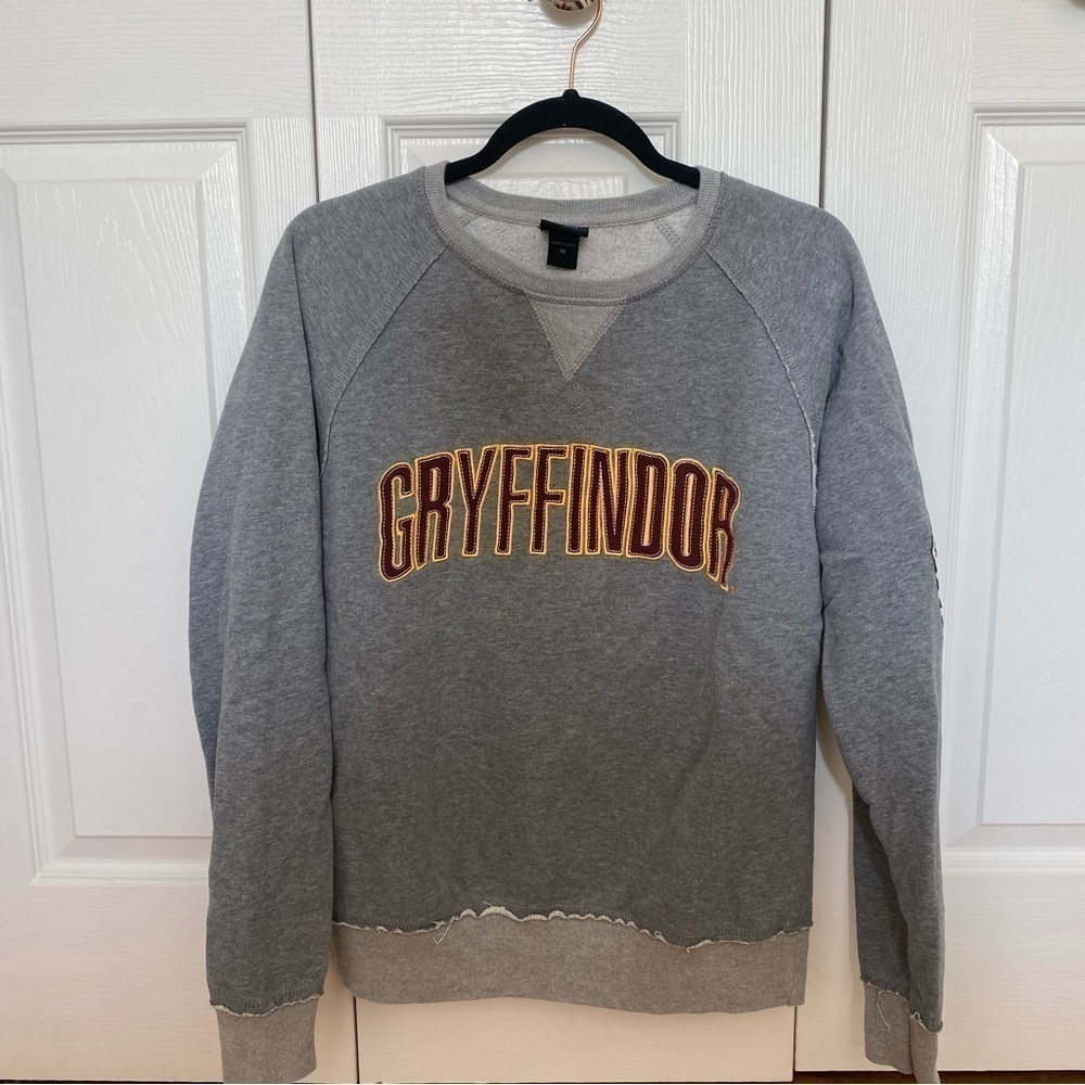 Harry Potter Gryffindor Women’s Sweatshirt Gray Wizarding World Pullover, Medium
